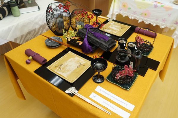 愛知県陶磁器工業協同組合理事長賞 西岡 亜由美 秋の味覚を愉しんで